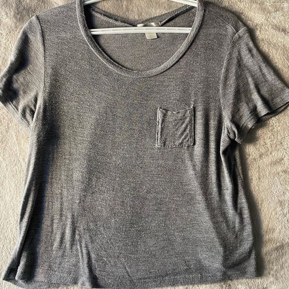 Basic grey tee